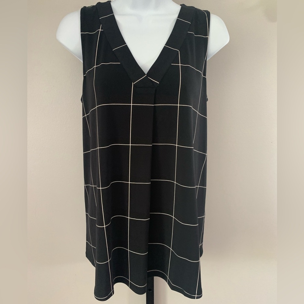 NWT Alfani Black and White Sleeveless Top